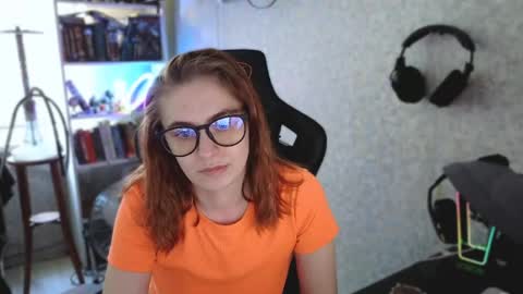 Snapshot of beverly_yay chatting on May 2026 12:32:02 PM beverly_yay online show from May 2026 12:32:02 PM