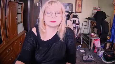 Snapshot of beverlycynia chatting on September 2025 11:15:01 AM BeverlyCynia online show from September 2025 11:15:01 AM