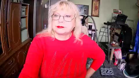 Snapshot of beverlycynia chatting on September 2025 11:04:01 AM BeverlyCynia online show from September 2025 11:04:01 AM