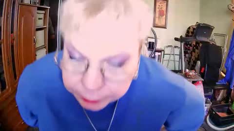 BeverlyQCynia online show from October 2025 11:10:01 AM