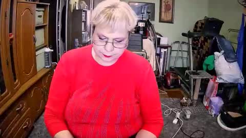 BeverlyQCynia online show from November 2025 12:05:01 PM