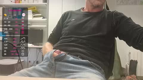 Snapshot of bi_french69 chatting on October 2025 07:50:01 AM My name is David and if you like public exhibitions you wont be disappointed with me LoL - My favorite vibes is 44 online show from October 2025 07:50:01 AM