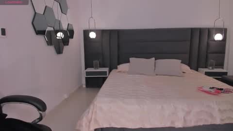 Bianca Pierce online show from November 2025 12:05:01 PM