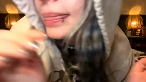 Ellie  online show from April 2026 04:28:02 AM