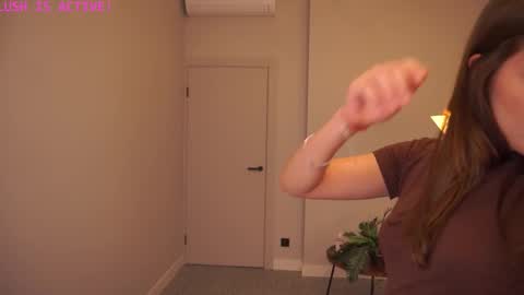 Ophelia online show from October 2025 07:02:01 PM