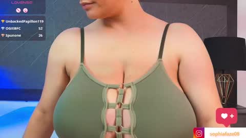 Snapshot of big_tits_in_your_face chatting on February 2025 02:26:01 AM Tell me Sophia  online show from February 2025 02:26:01 AM