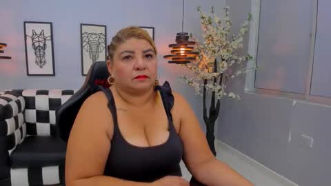 Snapshot of bigassmaturee chatting on November 2025 11:57:02 AM BigAssMaturee online show from November 2025 11:57:02 AM