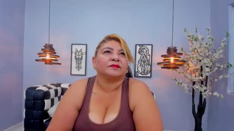 Snapshot of bigassmaturee chatting on November 2025 11:57:02 AM BigAssMaturee online show from November 2025 11:57:02 AM