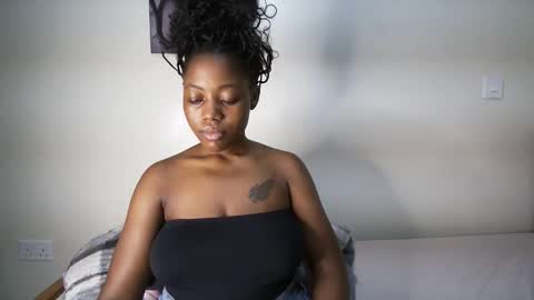 bigassmello_ online show from May 2026 08:17:01 PM
