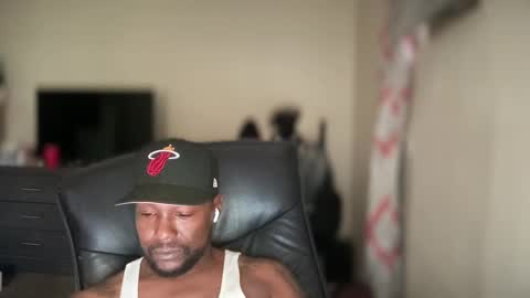 Snapshot of bigbackwoodcali chatting on October 2025 10:29:01 PM bigbackwoodcali online show from October 2025 10:29:01 PM