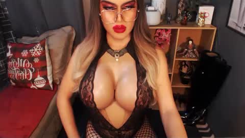 Snapshot of bigbomblhoraine chatting on February 2025 04:18:01 PM Loraine Cruz online show from February 2025 04:18:01 PM