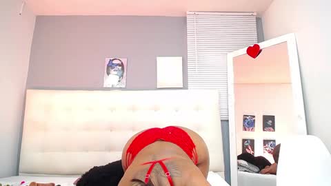 Snapshot of bigbooty_mommy chatting on December 2024 09:47:02 PM Mia online show from December 2024 09:47:02 PM