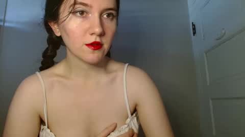 Isabella online show from November 2025 04:09:01 PM