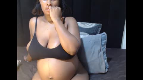 Snapshot of bigbootyshaz chatting on February 2026 07:12:01 PM Bigbootyshaz online show from February 2026 07:12:01 PM