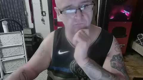 Snapshot of bigdbrillion chatting on February 2026 01:32:01 AM Darryl online show from February 2026 01:32:01 AM