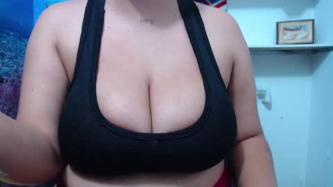 Snapshot of bigg_boobs_xxx chatting on March 2025 07:30:01 AM Sunny online show from March 2025 07:30:01 AM