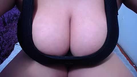 Snapshot of bigg_boobs_xxx chatting on October 2025 09:37:01 PM Sunny online show from October 2025 09:37:01 PM