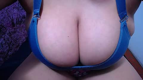 Snapshot of bigg_boobs_xxx chatting on November 2025 05:39:01 AM Sunny online show from November 2025 05:39:01 AM