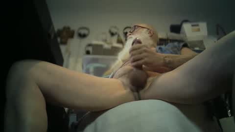 bigjeff01 online show from November 2025 09:52:02 PM