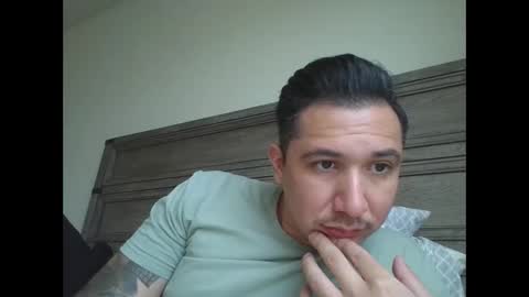 Snapshot of bigjraw2487 chatting on November 2025 10:32:01 PM bigjraw2487 online show from November 2025 10:32:01 PM