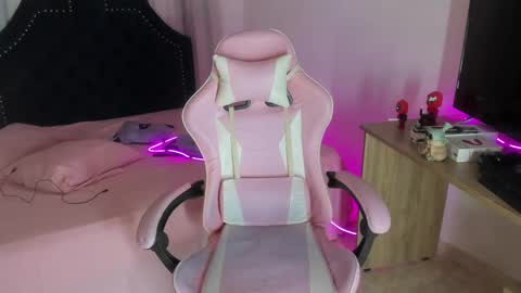 Snapshot of bigsquirtcharlotte chatting on September 2025 11:19:01 PM ISABELLA online show from September 2025 11:19:01 PM