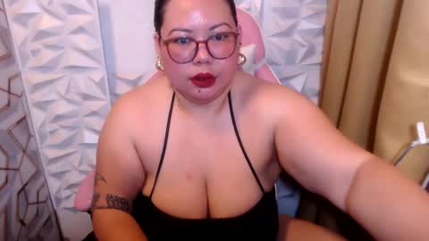 Snapshot of bigtitshotmom chatting on October 2025 07:25:01 AM MARJ online show from October 2025 07:25:01 AM