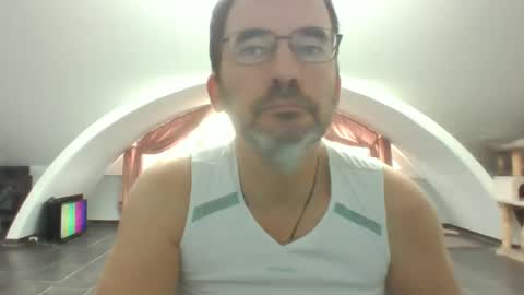 bikertom1988 online show from December 2024 01:18:02 PM