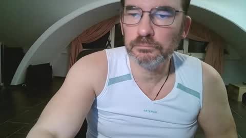 bikertom1988 online show from December 2024 05:44:01 PM
