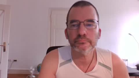 bikertom1988 online show from March 2025 02:34:02 PM