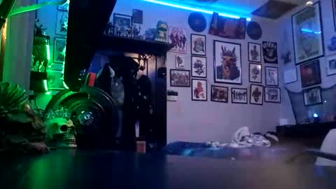 billygunn13 online show from December 2025 10:37:01 PM