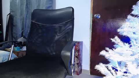 Snapshot of black_diamond_t chatting on December 2024 01:47:02 AM Black Diamond online show from December 2024 01:47:02 AM