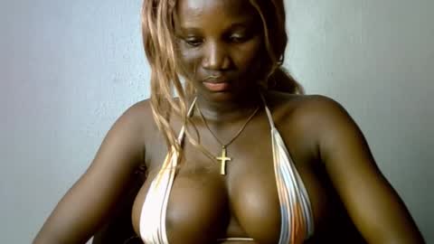 Esthy online show from October 2025 09:24:01 PM