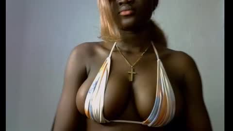 Esthy online show from October 2025 08:37:01 AM