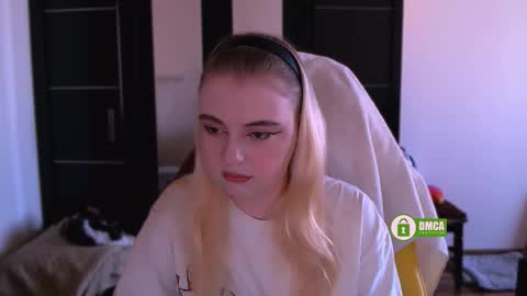 Sasha and Bella online show from October 2025 09:19:02 AM