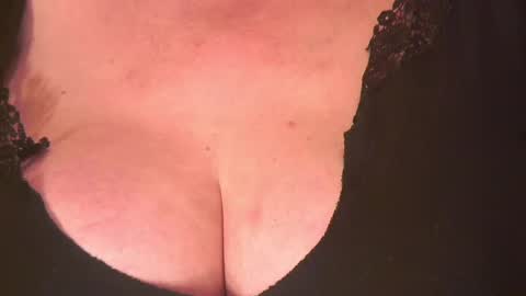 Snapshot of black_pearls chatting on February 2025 10:31:02 PM Sarah online show from February 2025 10:31:02 PM