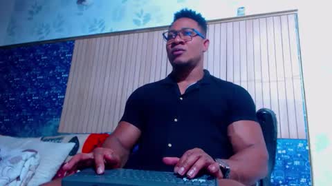 duglas online show from April 2026 08:03:02 PM