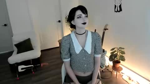 Ella online show from October 2025 03:35:01 PM