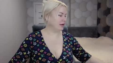 Snapshot of blackeyes11 chatting on November 2025 01:04:02 AM blackeyes11 online show from November 2025 01:04:02 AM