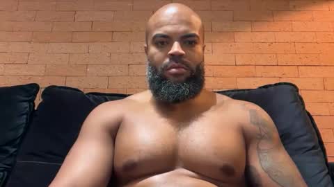 Macauly online show from April 2026 09:39:01 PM