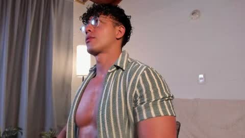 Snapshot of blake_levi chatting on December 2024 09:42:02 PM Blake Levi Independent Model online show from December 2024 09:42:02 PM