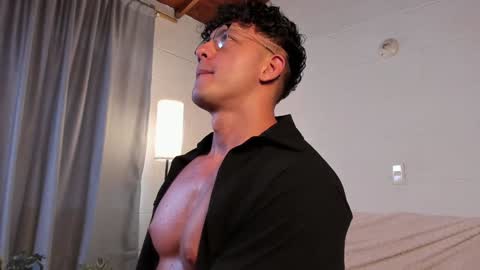 Snapshot of blake_levi chatting on December 2024 08:54:01 PM Blake Levi Independent Model online show from December 2024 08:54:01 PM