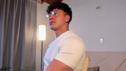 Snapshot of blake_levi chatting on December 2024 11:17:02 PM Blake Levi Independent Model online show from December 2024 11:17:02 PM