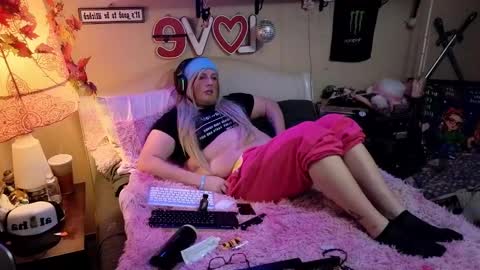 Snapshot of blakelytgirl chatting on February 2025 03:55:02 AM Blakely Morningstar online show from February 2025 03:55:02 AM