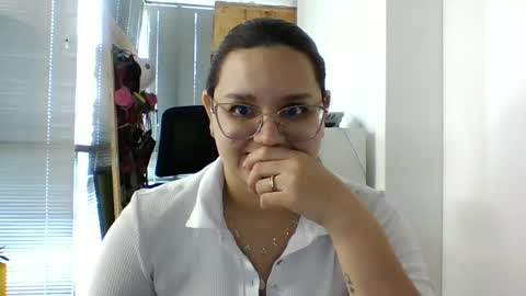 Snapshot of blanquita102530 chatting on September 2025 01:34:02 PM Lary online show from September 2025 01:34:02 PM