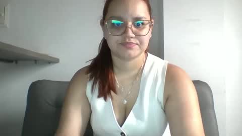 Snapshot of blanquita102530 chatting on October 2025 04:04:01 PM Lary online show from October 2025 04:04:01 PM