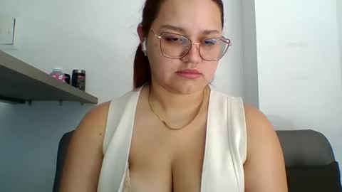 Snapshot of blanquita102530 chatting on November 2025 03:23:02 PM Lary online show from November 2025 03:23:02 PM