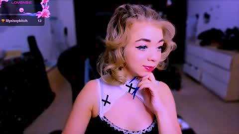 Snapshot of blinkofeyes chatting on November 2025 01:10:01 PM Nicole online show from November 2025 01:10:01 PM