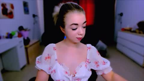 Nicole online show from September 2025 10:05:01 AM