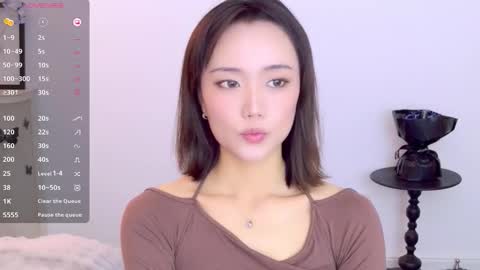 YoYo online show from November 2025 04:45:02 AM