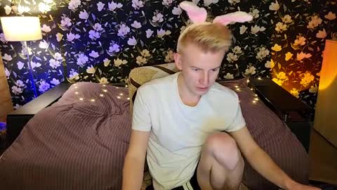 blond_boy69 online show from April 2026 05:25:02 PM